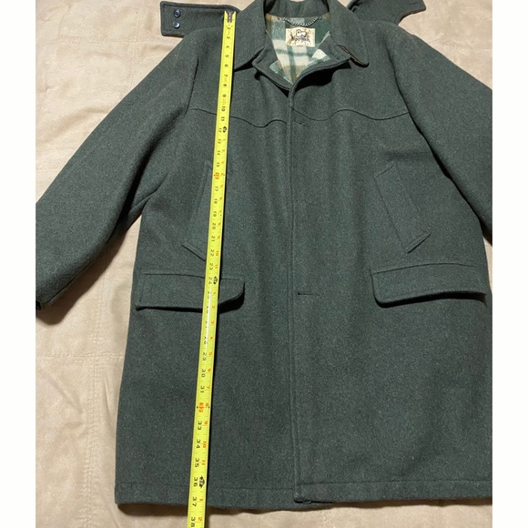 Vintage Green Woolrich Coat with removable hood - Picture 9 of 10